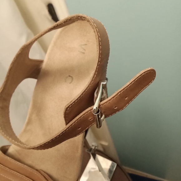 Vionic  Sandals - Picture 5 of 9